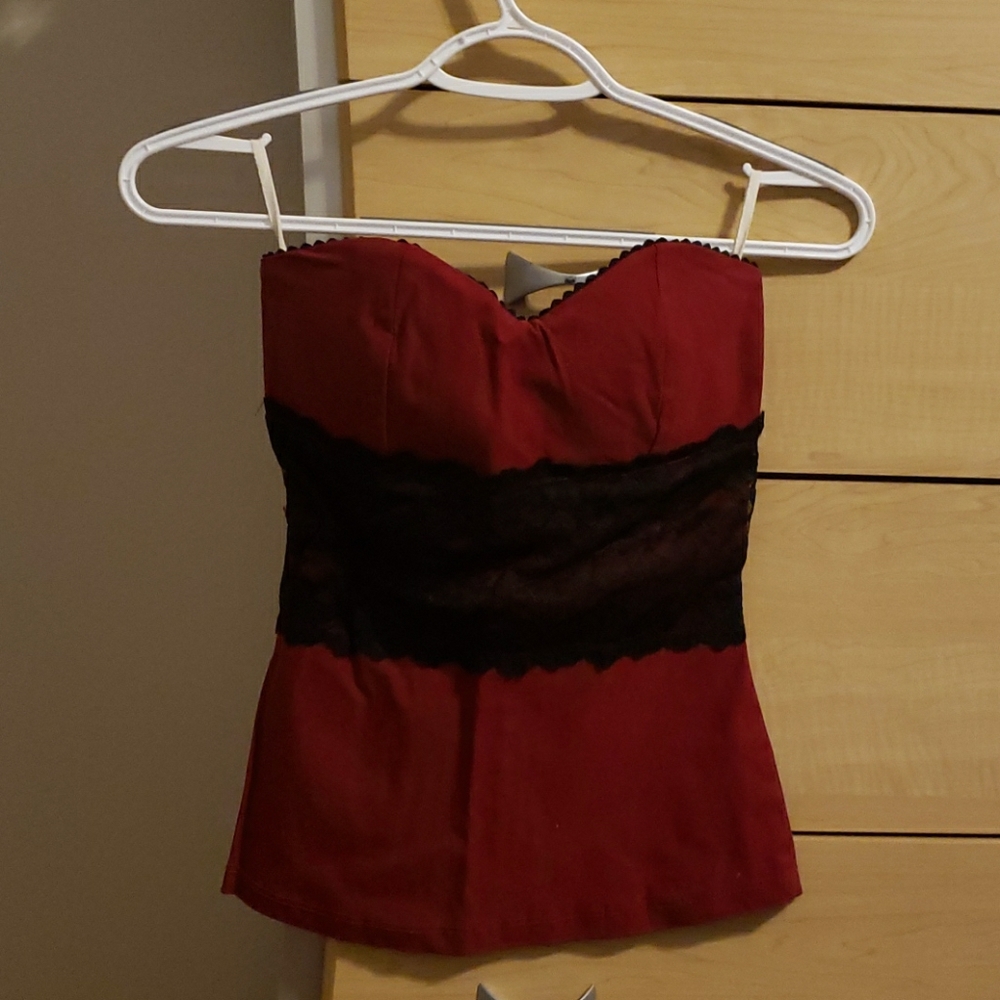 Strapless top / tube top